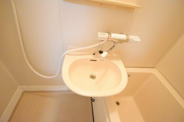 川崎市多摩区登戸のアパートの洗面所|同物件別部屋参考写真です。