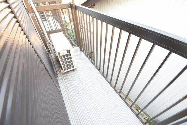 川崎市多摩区登戸のアパートのバルコニー|同物件別部屋参考写真です。