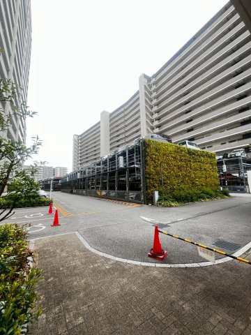 ローレルスクエア健都ザ・レジデンス First stageの駐車場