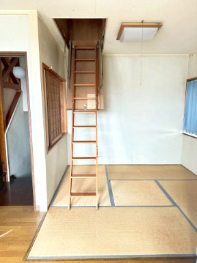 港町　中古戸建の和室|中2階 和室