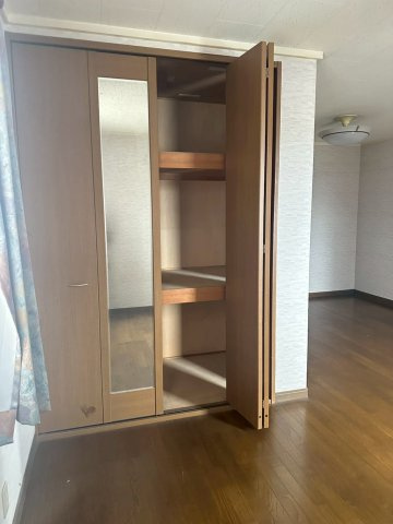 港町　中古戸建の収納|2階 主寝室