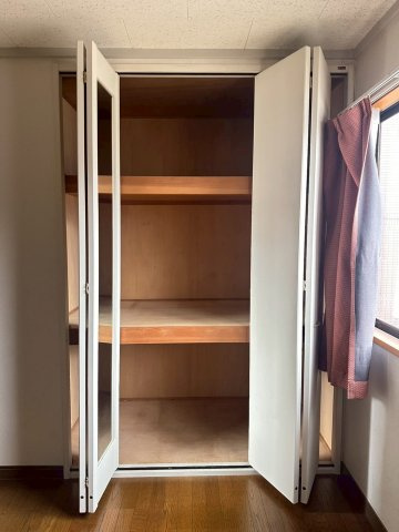 港町　中古戸建の収納|2階 洋室収納