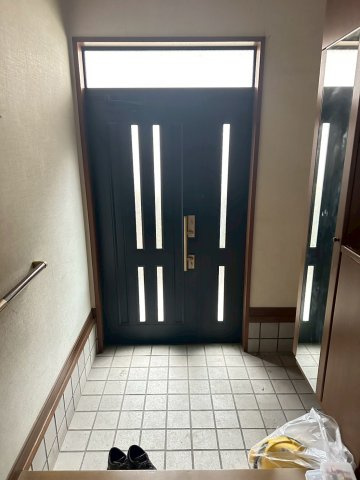 港町　中古戸建の玄関