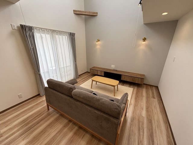 川中島町原 新築建売２号棟の居間・リビング