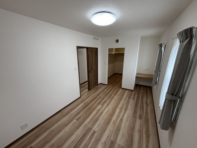 川中島町原 新築建売２号棟の洋室