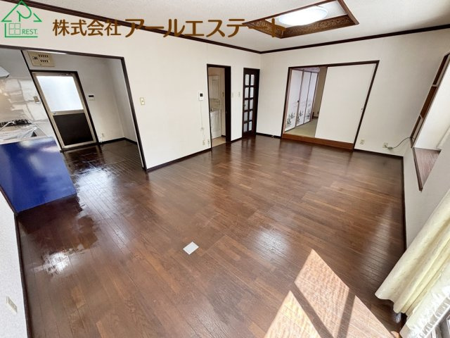 姫路市緑台２丁目　中古戸建の居間・リビング
