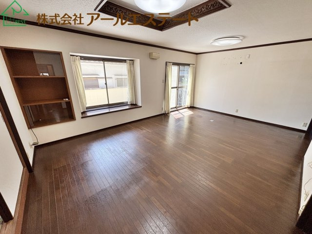 姫路市緑台２丁目　中古戸建の居間・リビング