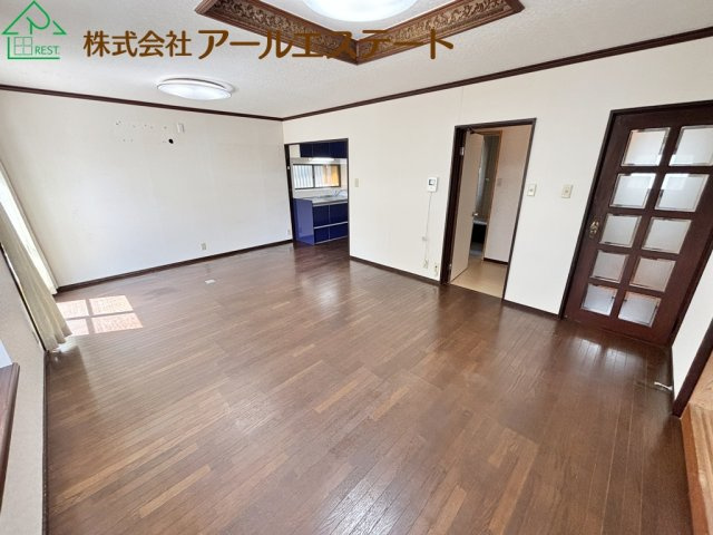 姫路市緑台２丁目　中古戸建の居間・リビング