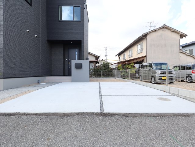 岡山市東区大多羅町戸建の駐車場