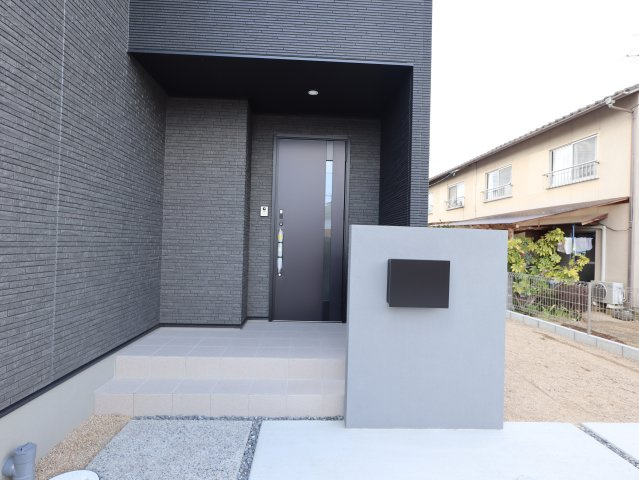 岡山市東区大多羅町戸建の玄関