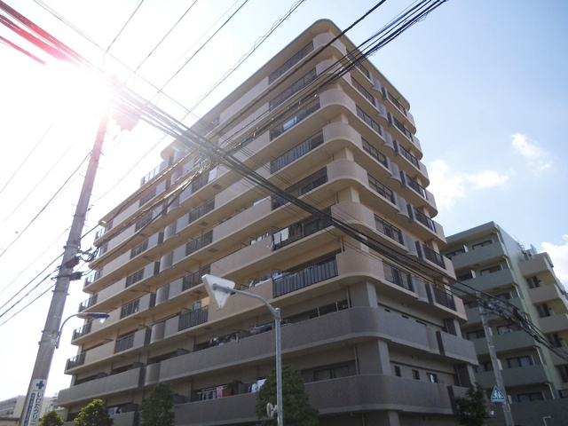 モアステージ赤羽の外観|南側にはバルコニーがあります☆