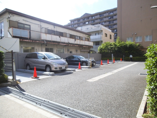モアステージ赤羽の駐車場|駐車場は広く、見通しがよく安心です♪