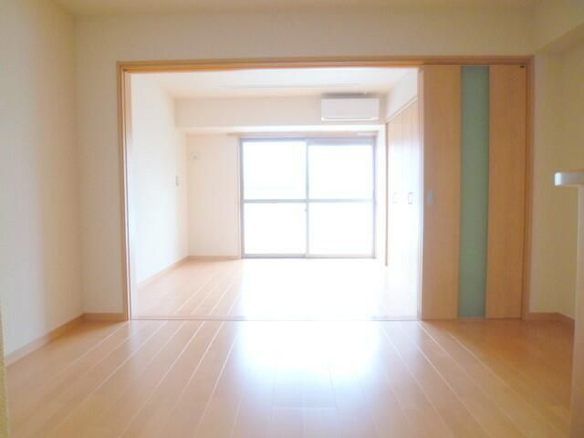 アヴェニュー高島の居間・リビング