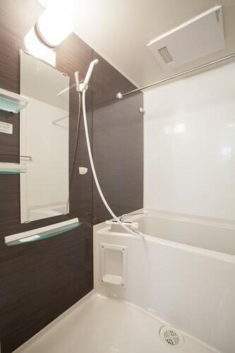 アヴェニュー高島の浴室