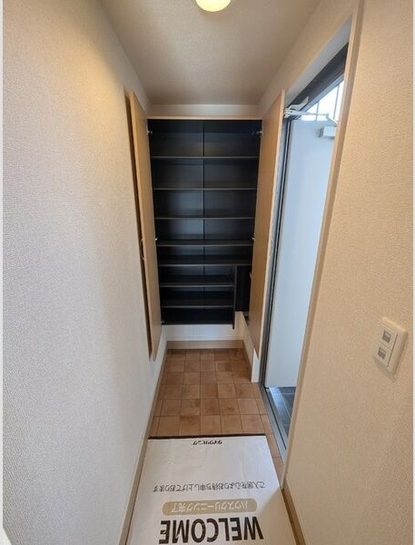 D-room茜部の玄関