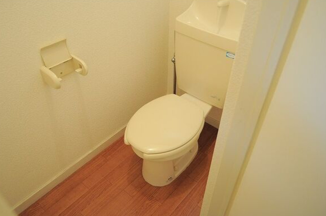 レオパレスKUWADAのトイレ