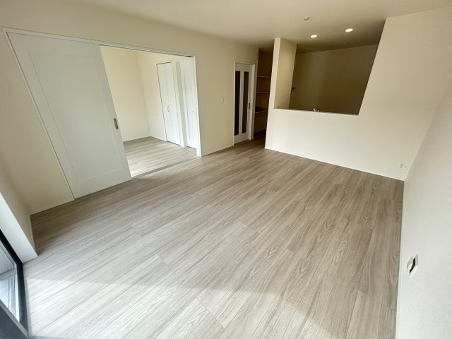 久保田町3丁目　新築戸建ての居間・リビング