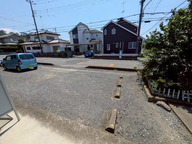 リバーサイド殿山の駐車場