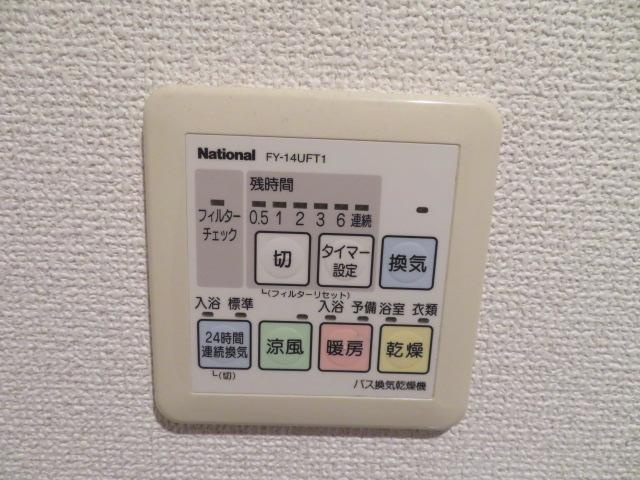 ＪＥＷＥＬ　ＣＯＵＲＴ　Ｃ棟の設備|浴室乾燥機付きです
