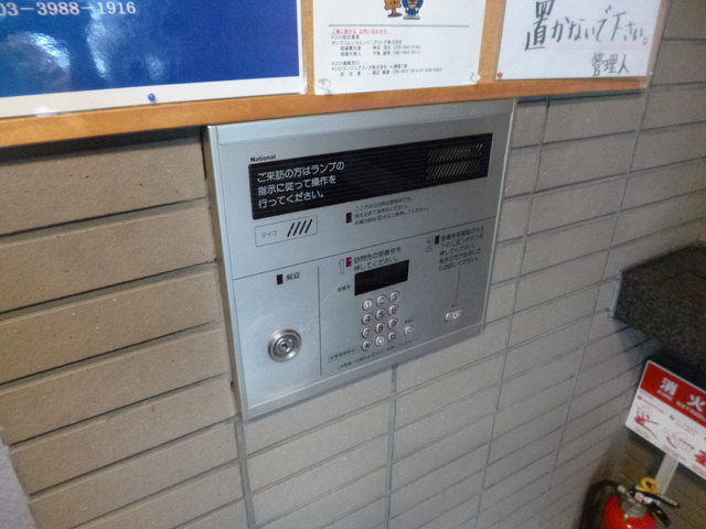 シャロン神谷陸橋のセキュリティ|エントランスはオートロックで安心のセキュリティ♪