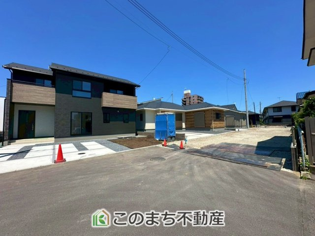 ワイウッドコート宇都宮市下川俣町第1期の前面道路含む現地写真