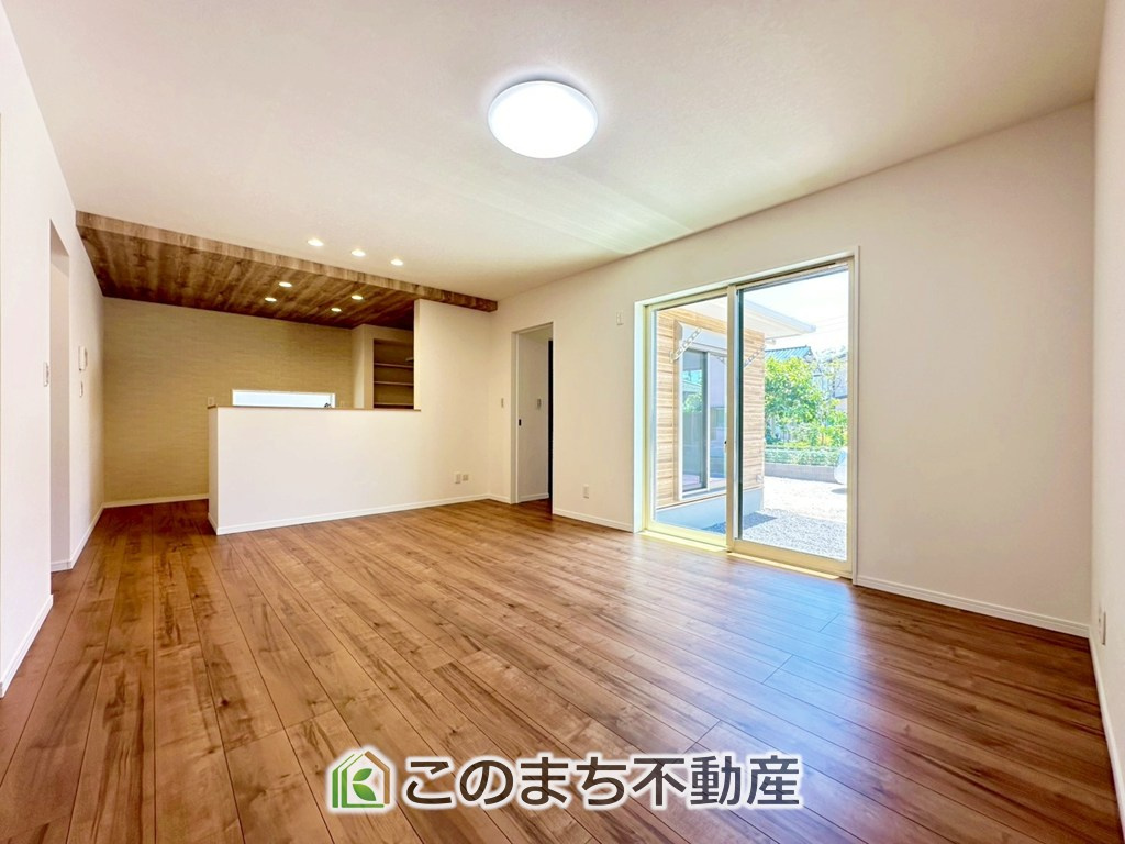 ワイウッドコート宇都宮市下川俣町第1期の居間・リビング|時間のゆとりと空間、暖かな陽光がもたらす光と風を独占してください。新しい暮らしが始まります。
