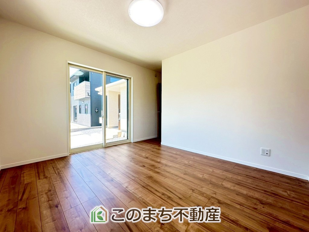 ワイウッドコート宇都宮市下川俣町第1期の洋室|大切なプライベート空間は、趣味に合わせて使って頂けるようシンプルに仕上げてあります。
