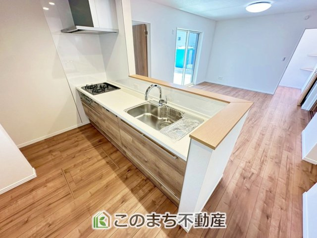 ワイウッドコート宇都宮市下川俣町第1期のキッチン|人気のカウンターキッチンになっているので家族とコミュニケーションを取りながらでも家事をこなせます！