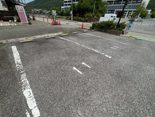 メゾンドールの駐車場