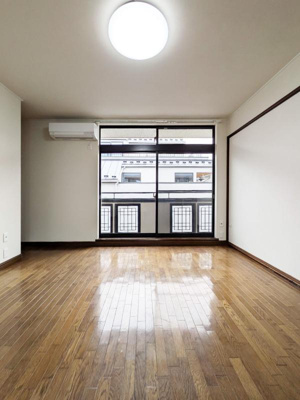 【居間・リビング】 | 中目黒戸建 | 居室、リビング