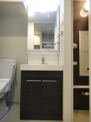 【洗面所】 | 新品家具付きマンション大橋1(KaGood東京) | コンパクトで使いやすい洗面所