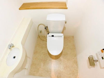 【トイレ】 | アパートメンツ東山 | 落ち着いた色調のトイレです