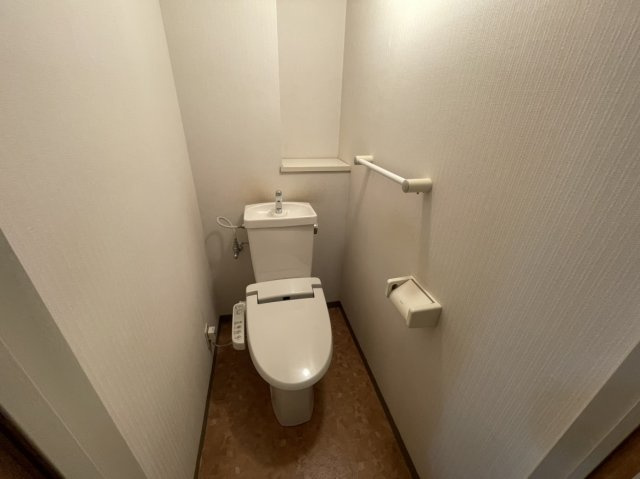 ロイヤルシティー日生のトイレ|お手入れしやすいシンプルなトイレです。