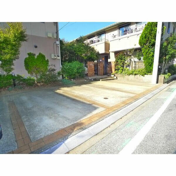 グランヴィルの駐車場