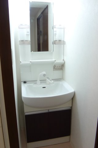 明るい洗面所です