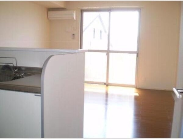 サンライズガーデンの居間・リビング