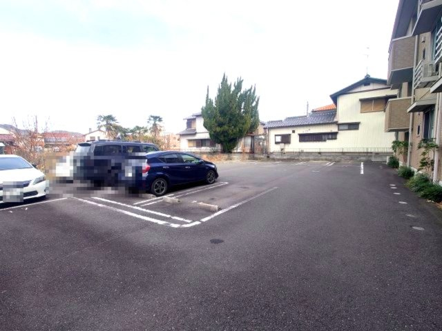 サンライズガーデンの駐車場