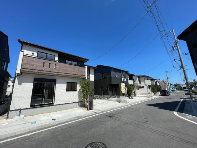 大津市雄琴　第2期　新築一戸建ての前面道路含む現地写真|周辺は落ち着いた街並みの住宅地！子育てがしやすい住環境です！まだ未完成ですが、現地でしかわからない事もございます。是非一度ご覧ください。