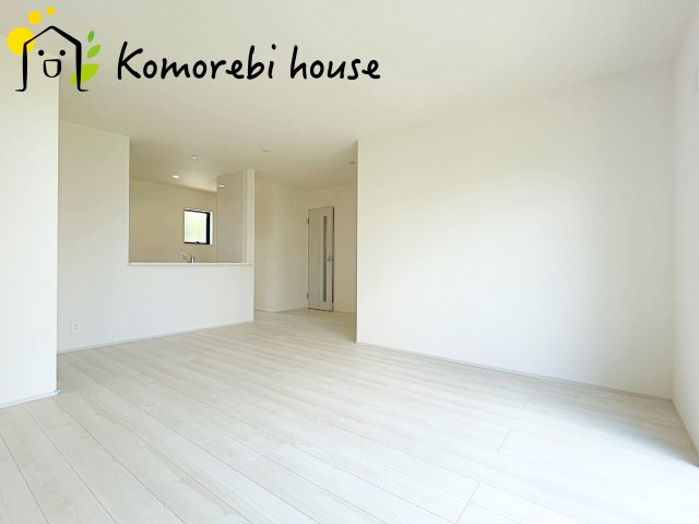 上尾市瓦葺　新築一戸建て　リーブルガーデン　02の居間・リビング|26.8.6　撮影済み