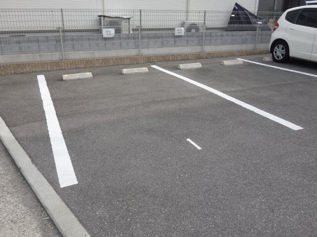 レオネクスト茜の駐車場
