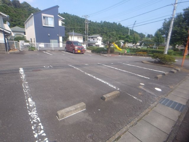 プレミール秋の駐車場