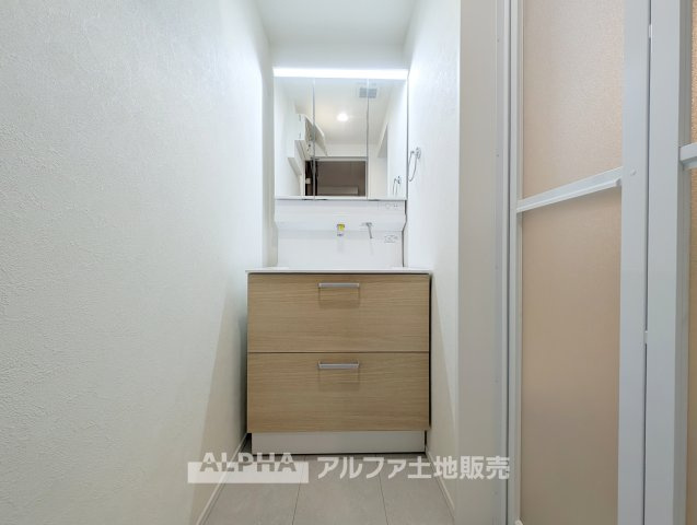 立川市錦町6　A号棟の独立洗面台|【Smart Vanity】
◆洗面化粧台◆洗面用品を整理しながら使いやすく、忙しい朝の身支度もスムーズに進められます。