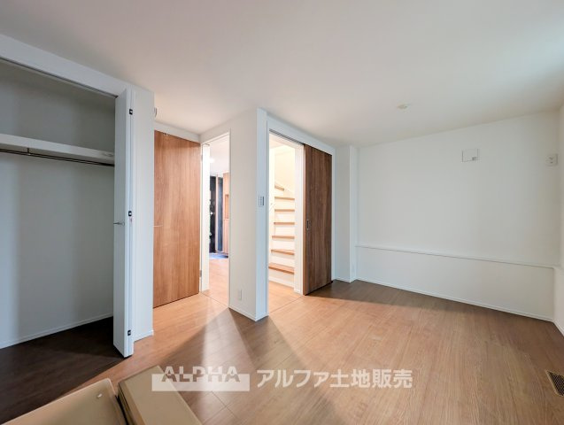 立川市錦町6　A号棟の洋室|【Private Room】
◆洋室◆3つの洋室を備え、寝室・子ども部屋・ワークスペースなど、家族構成に合わせて使い分けられます。