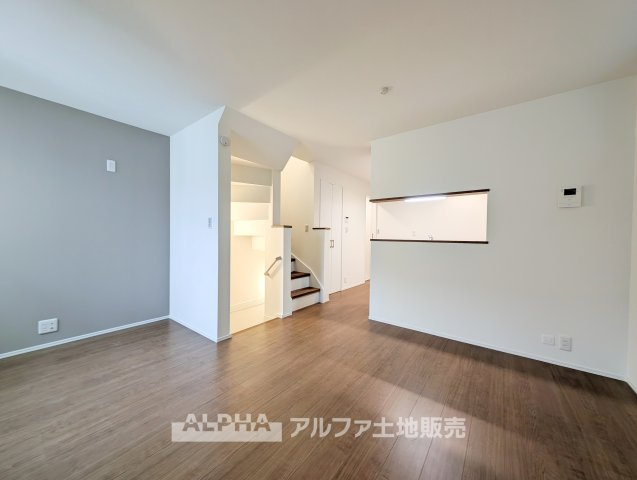 立川市錦町6　A号棟の玄関|【clear the mind】◆暮らしが整う空間◆
ゆとりのある住空間と、どこか安心感のある佇まい。
ここで過ごす日々が、自分たちらしい暮らしへと自然に導いてくれる。