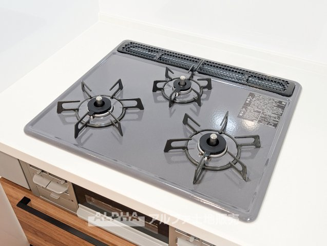 立川市錦町6　A号棟のキッチン|【Gas Cooking】
◆ガスコンロ◆火力を確認しながら調理しやすく、炒め物から煮込み料理まで毎日の料理に幅広く活躍します。