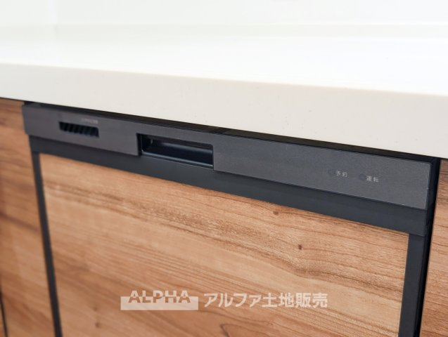 立川市錦町6　A号棟のキッチン|【Dishwasher】
◆食洗機◆食後の洗い物にかかる手間を軽減。家事時間を短縮し、食後の時間を有効に使える便利な設備です。