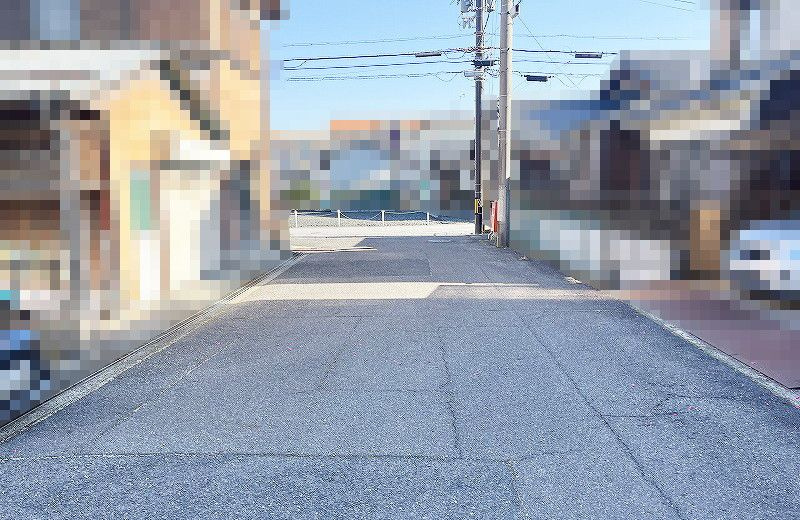 近江八幡市生須町　中古戸建の前面道路含む現地写真