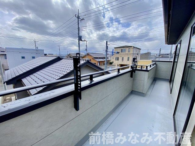 【新築】前橋市六供町１丁目　限定1棟　ブルーミングガーデン　新築建売のバルコニー|外からの目が気にならないバルコニーで洗濯物が干せます
