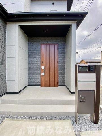 【新築】前橋市六供町１丁目　限定1棟　ブルーミングガーデン　新築建売の玄関|ゆったりとした玄関です