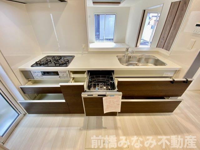 【新築】前橋市六供町１丁目　限定1棟　ブルーミングガーデン　新築建売のキッチン|キッチンでお料理をお楽しみください
